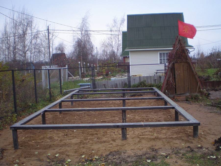 Хозблок на винтовых сваях