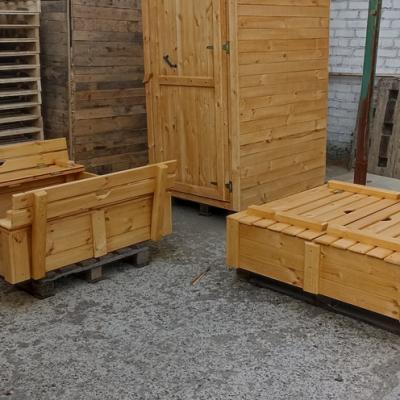 Деревянная песочница с крышкой